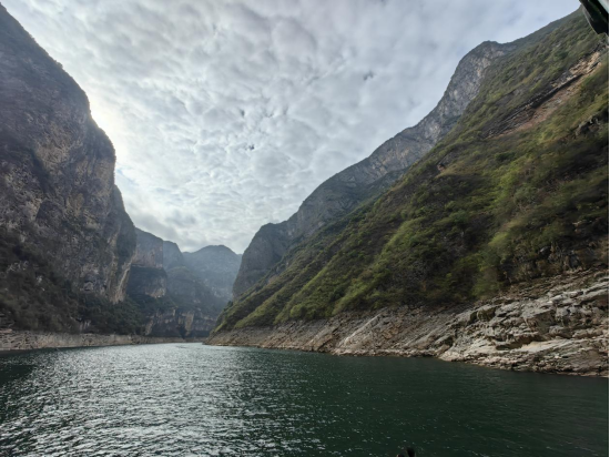 峭壁如削的峽谷